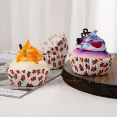 Strawberries pattern cupcake liners